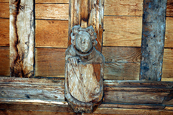 Carving of an angel in the north aisle roof August 2011